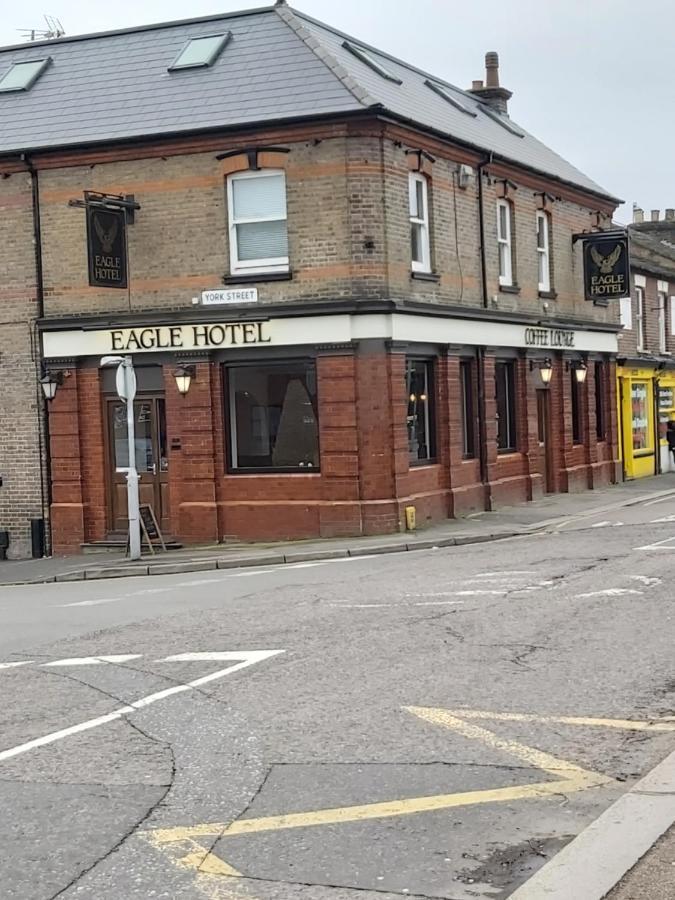 Eagle Hotel Luton Airport 외부 사진