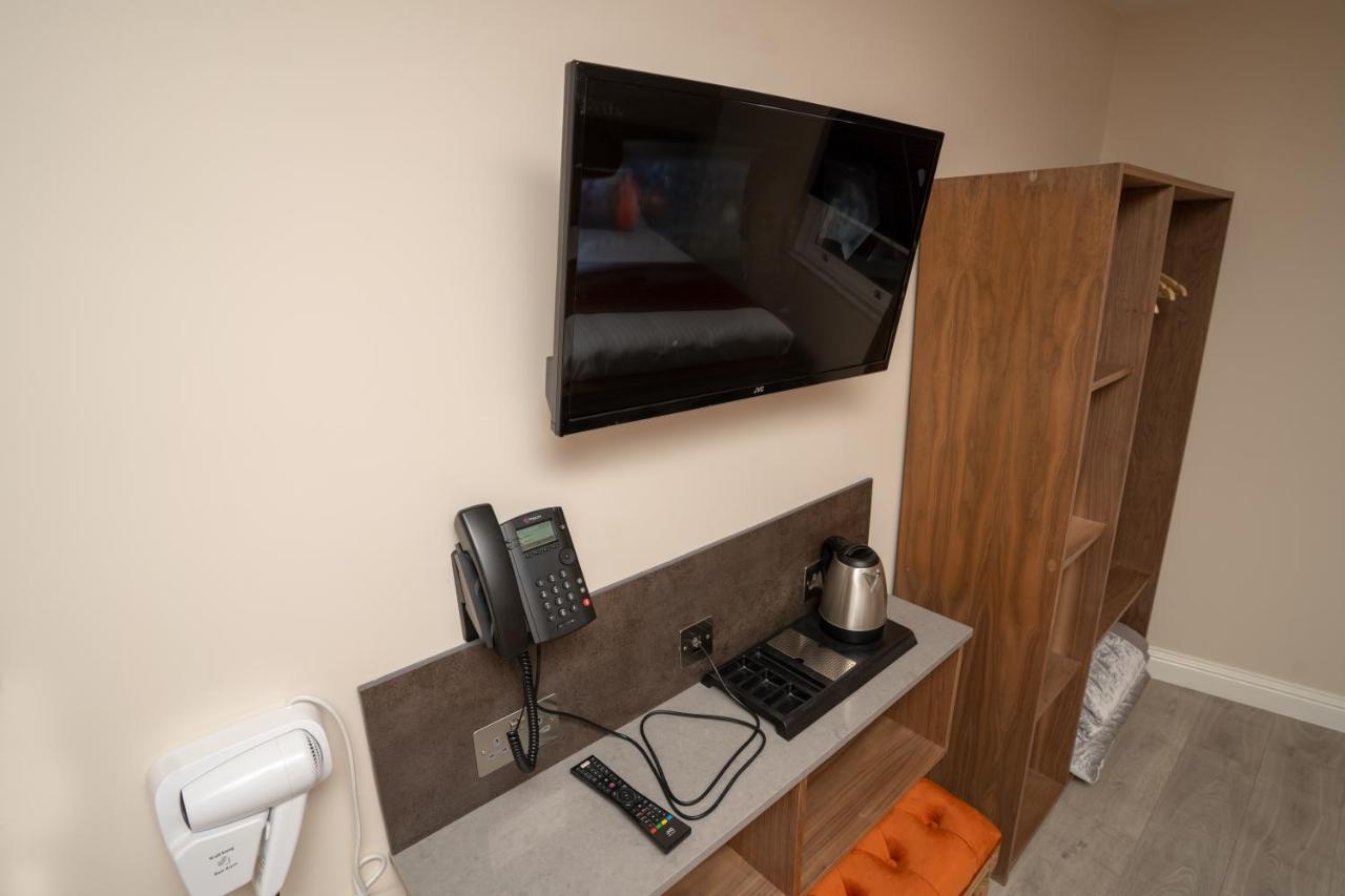 Eagle Hotel Luton Airport 외부 사진