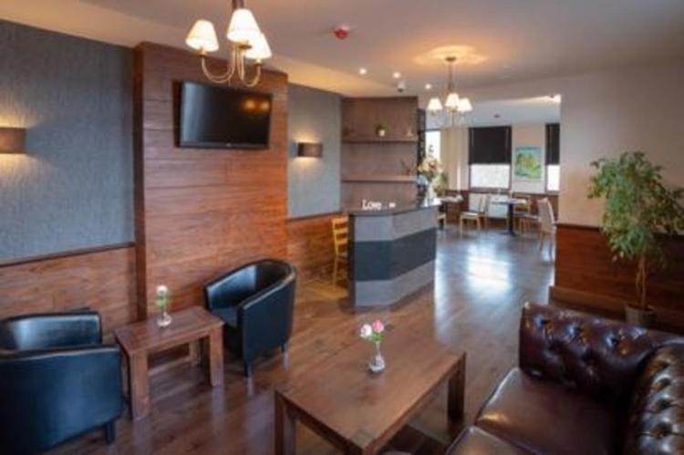Eagle Hotel Luton Airport 외부 사진