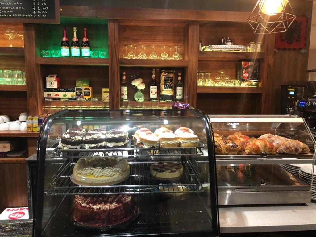 Eagle Hotel Luton Airport 외부 사진