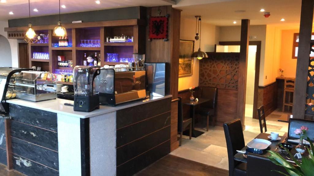 Eagle Hotel Luton Airport 외부 사진